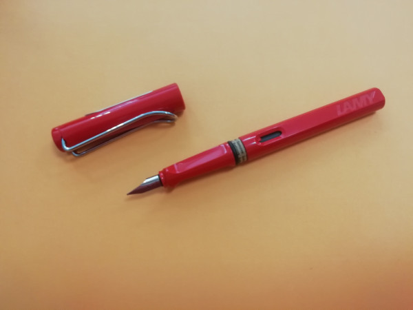 Füllhalter 016 LAMY safari red, M